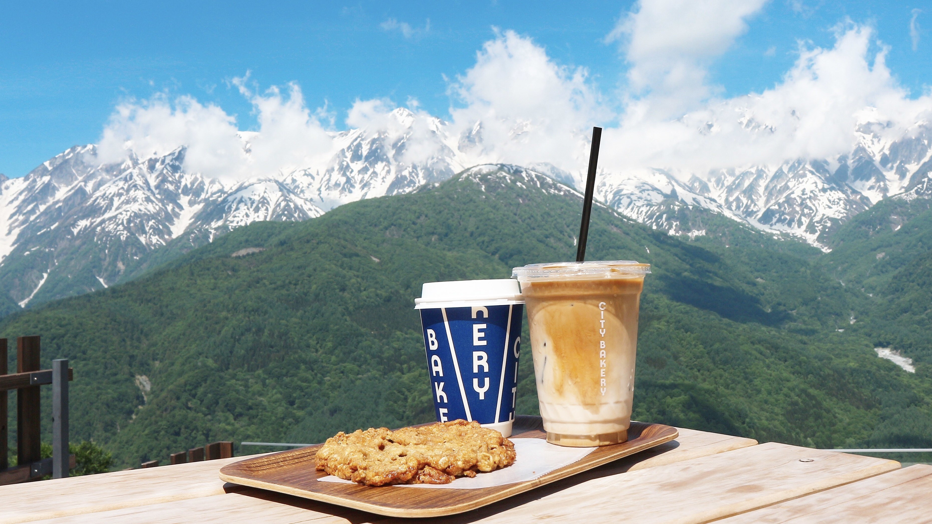คาเฟ่บน Hakuba Mountain Harbor
